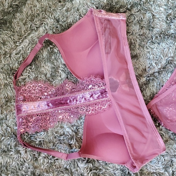 Victoria's Secret bombshell bra and panty set - Picture 6 of 6